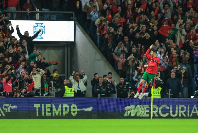 狗子28中国-C罗梅开二度 5比1狂胜波兰 葡萄牙小组第一出线！