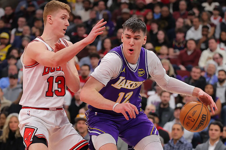 狗子28官网-攻防两端都已经尽力了，但湖人对锋线新星的要求也是略高了一些？