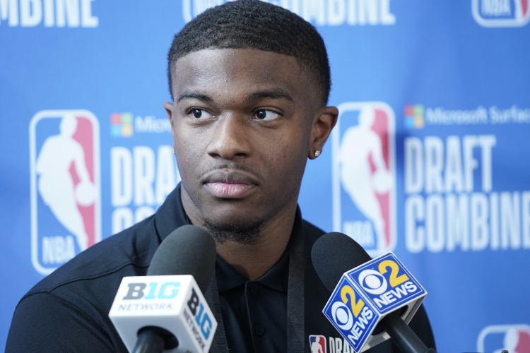 狗子28官网-没忍住？利德尔半场8中6砍生涯最高17分 出场时间首发里最少